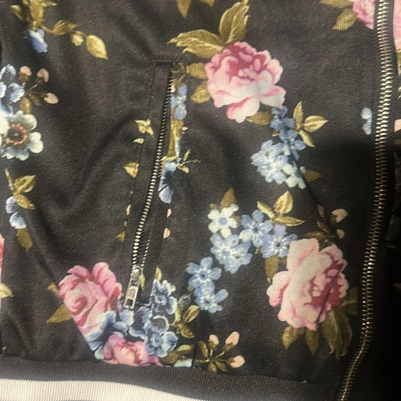 Rose patterned jacket - Picture 3 of 4